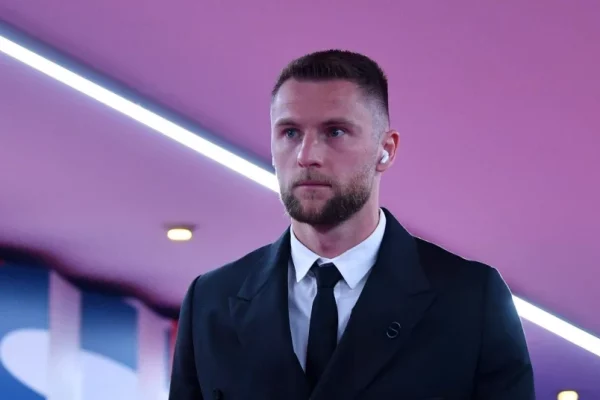 Al Nassr quan tâm đến việc chiêu mộ Milan Skriniar.