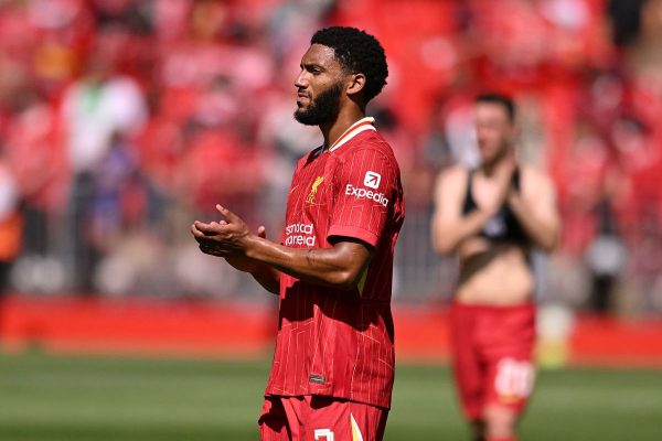 Joe Gomez đang nằm trong tầm ngắm của Chelsea.