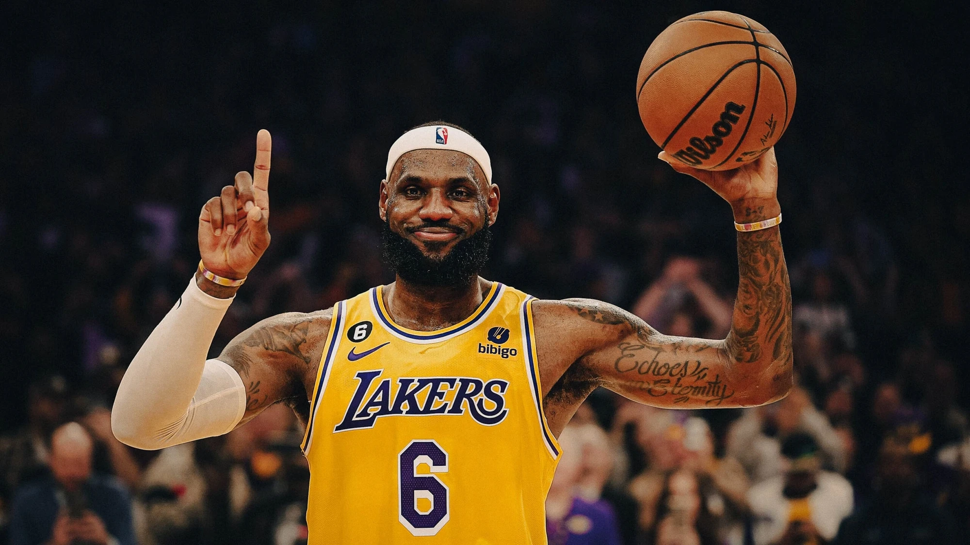 Gần 40 tuổi, LeBron James vẫn là một trong những nhân tố chính đang "gồng gánh" Lakers