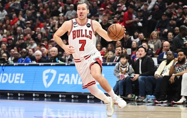 Dragic từng có thời gian thi đấu trong màu áo Chicago Bulls