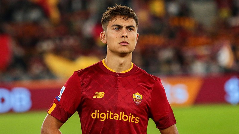 Dybala được người hâm mộ Roma tôn vinh sau quyết định này.